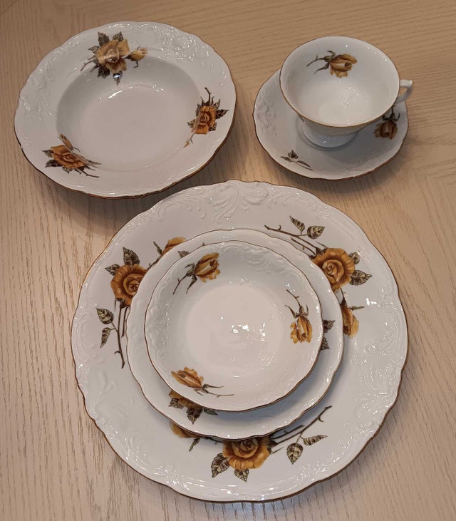 Vintage China for 12 - photo 2