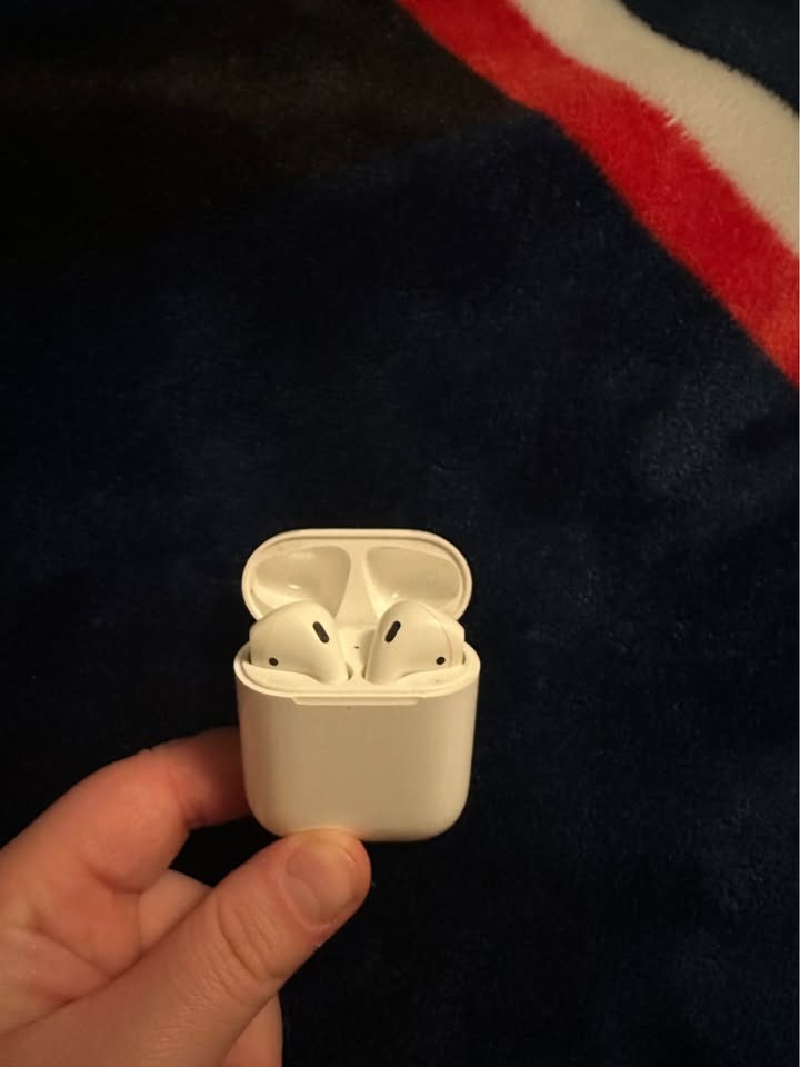AirPods (2nd Generation) - photo 2