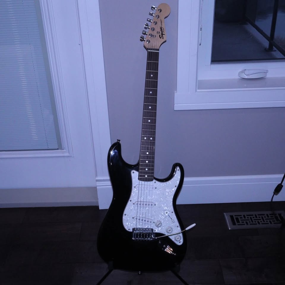 Fender Squier Strat Guitar Bundle - photo 2