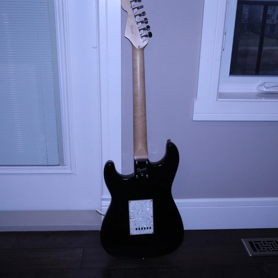 Fender Squier Strat Guitar Bundle - photo 3