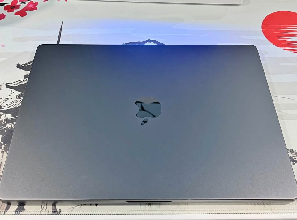 MacBook Pro 16” (M3 Pro) – 36GB RAM – 512GB SSD