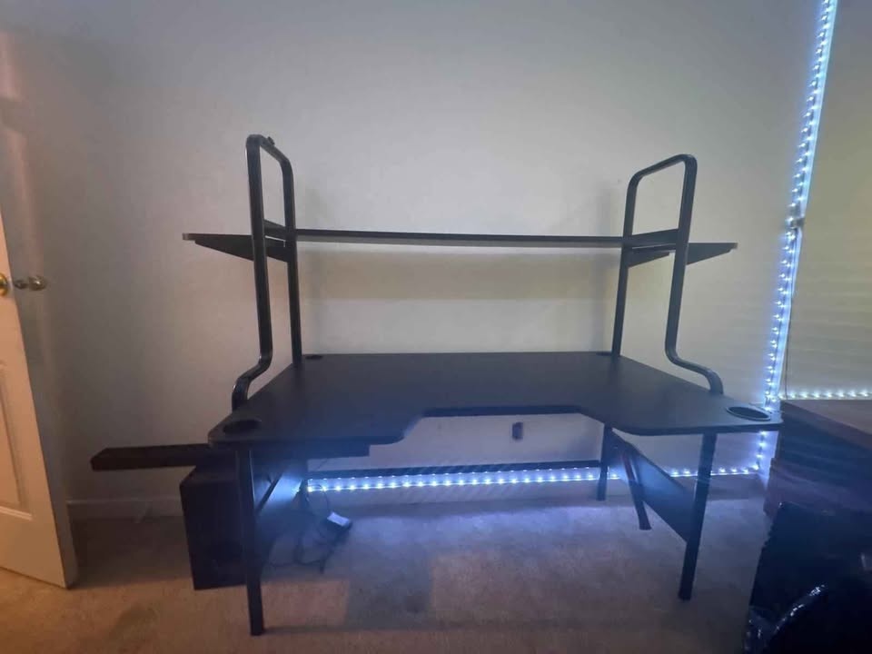 Gaming desk - photo 3