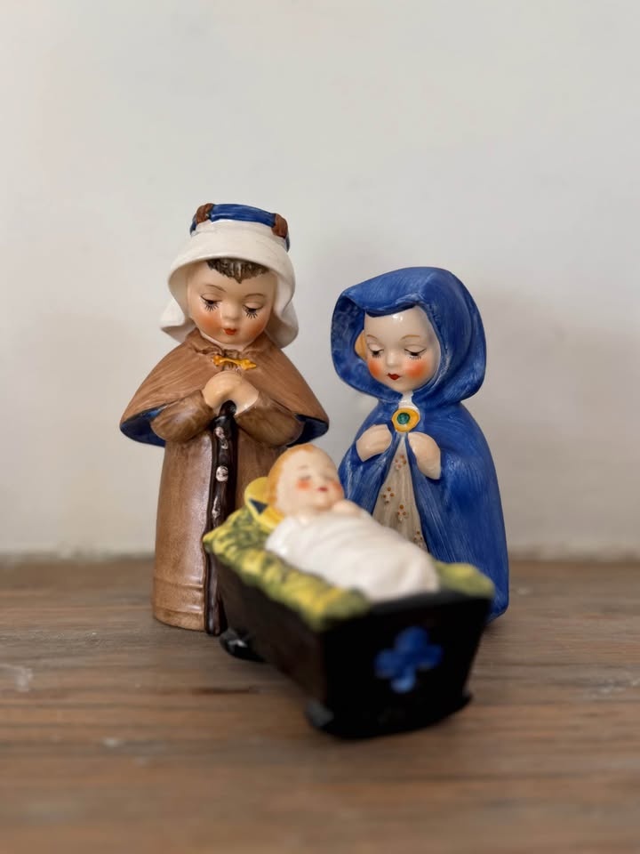 RARE Goebel Nativity Set by Janet Robson (8 Pcs) TMK-3 - photo 2