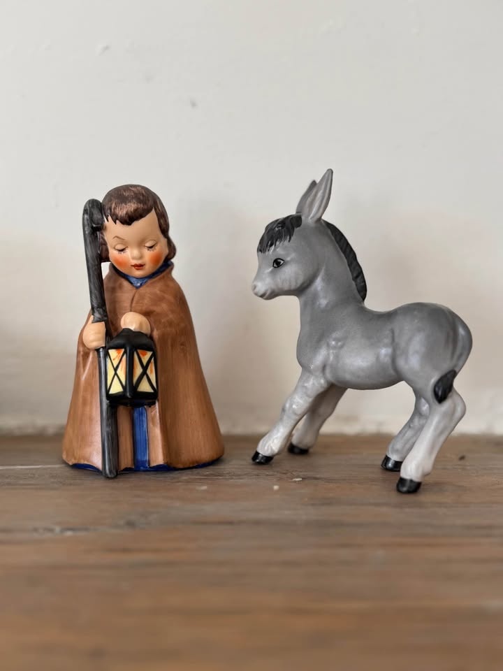 RARE Goebel Nativity Set by Janet Robson (8 Pcs) TMK-3 - photo 5