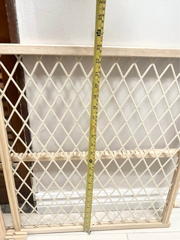 Evenflo Expandable Wooden Baby Safety Gate – Clean & Safe - photo 2