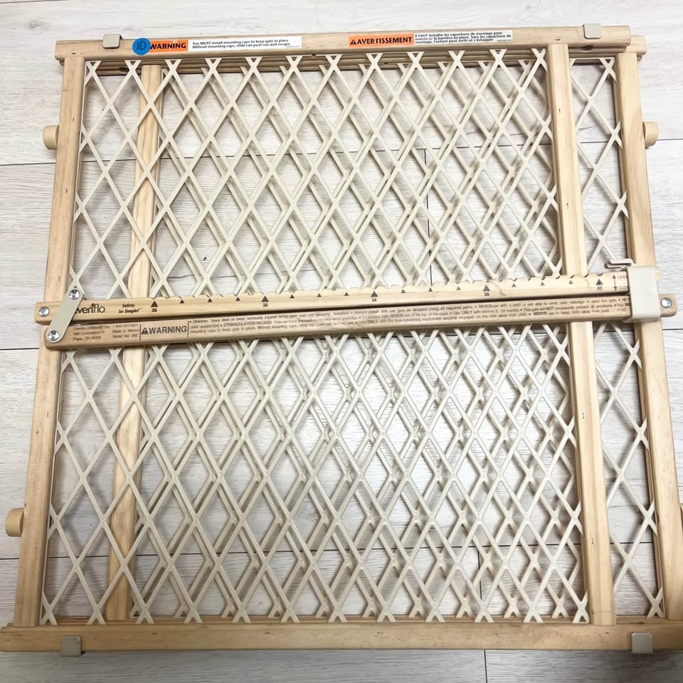 Evenflo Expandable Wooden Baby Safety Gate – Clean & Safe - photo 4