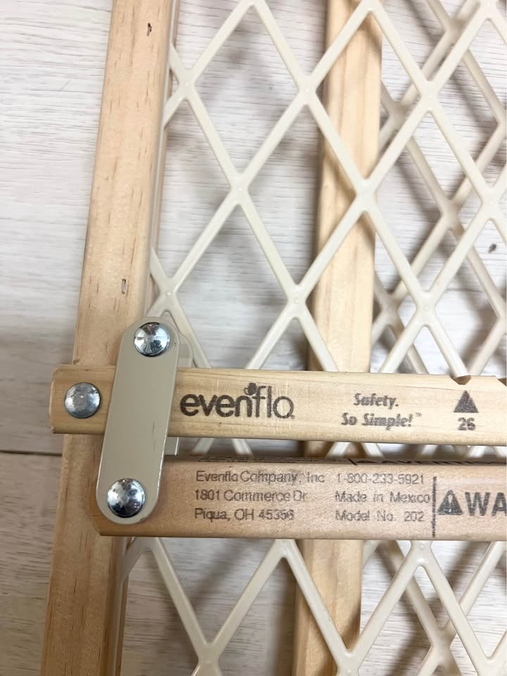 Evenflo Expandable Wooden Baby Safety Gate – Clean & Safe - photo 5