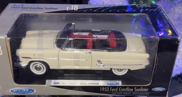 1953 Ford Crestline Sunliner - photo 3