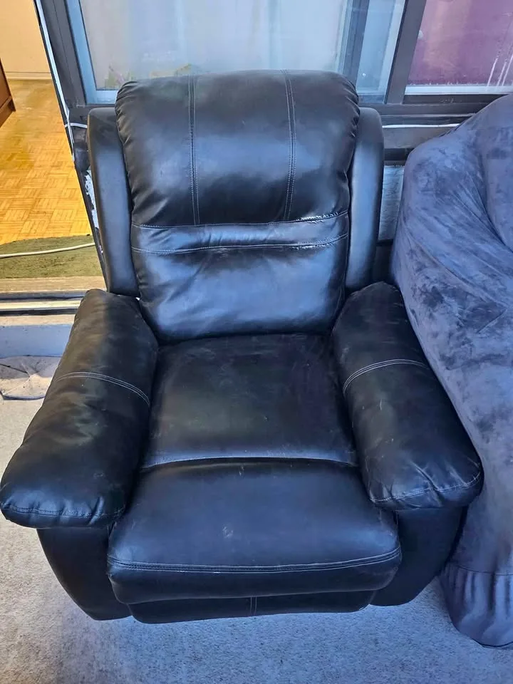 🥕 Used lazy boy chair (price negotiable) thumbnail