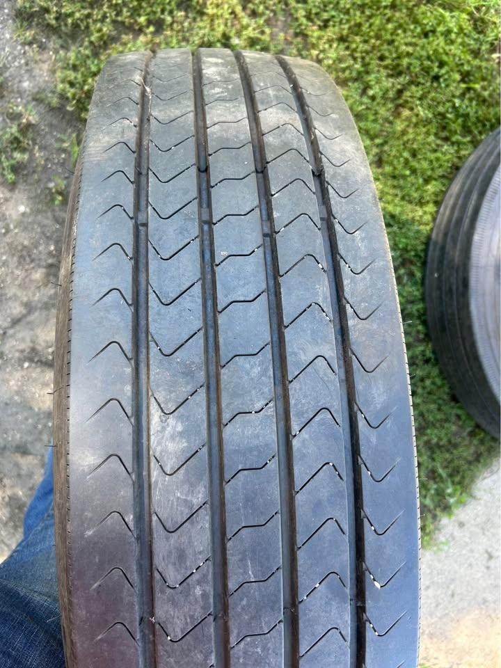 295/75R22.5 trailer tires - photo 2