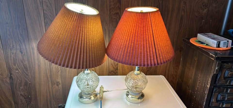 2 Antique Glass Lamps - photo 3
