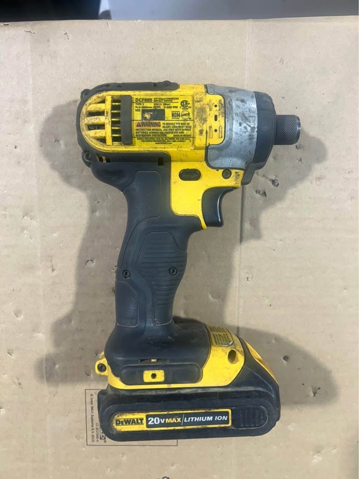 DCF885 impact drill - photo 2