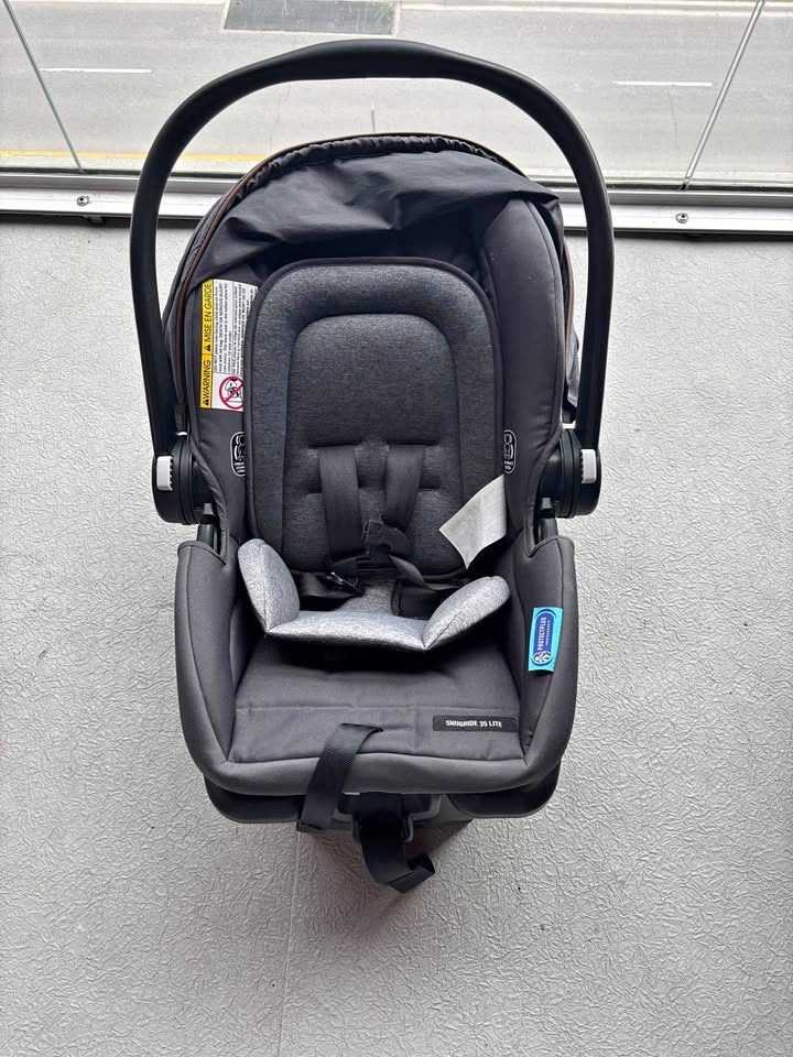 Graco Baby seat for infants