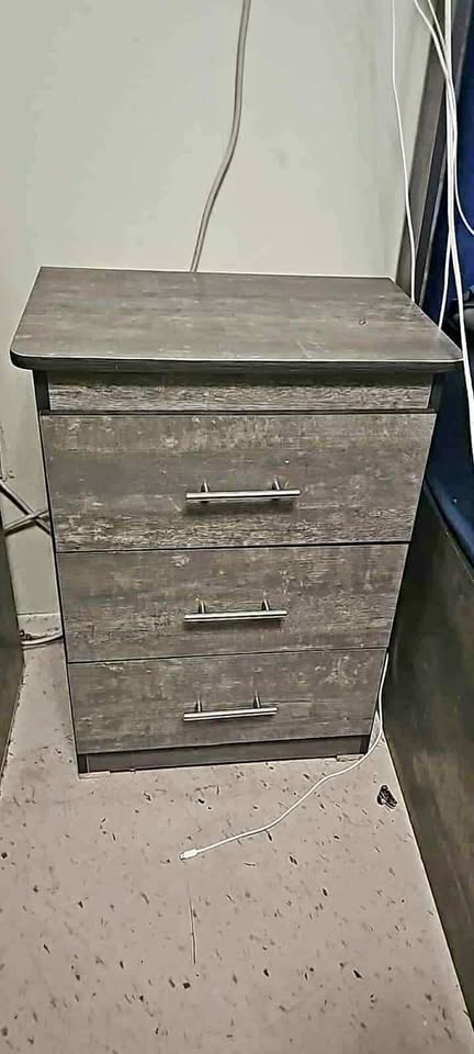 🥕 Unused bedside table (set of 2). Price is negotiable.