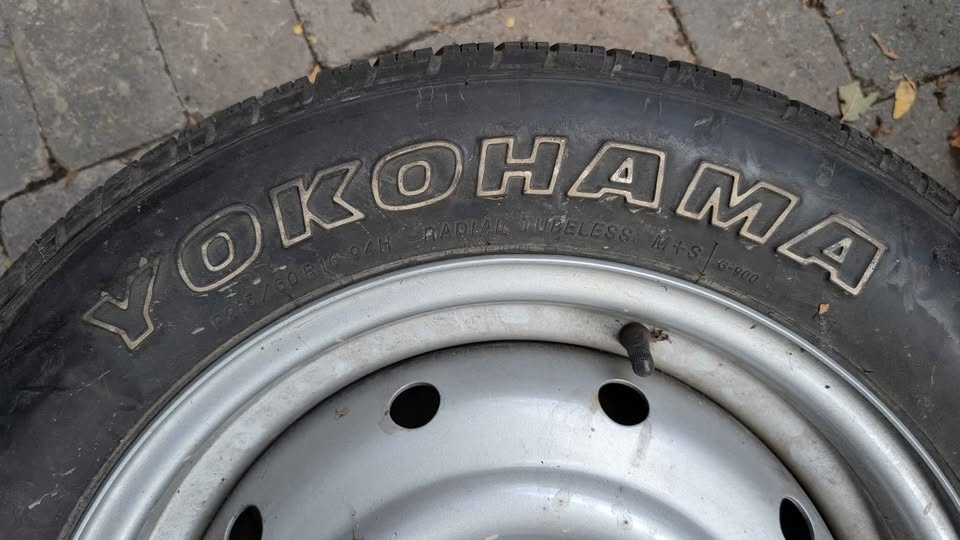 Tire Yokohama 215 60 16