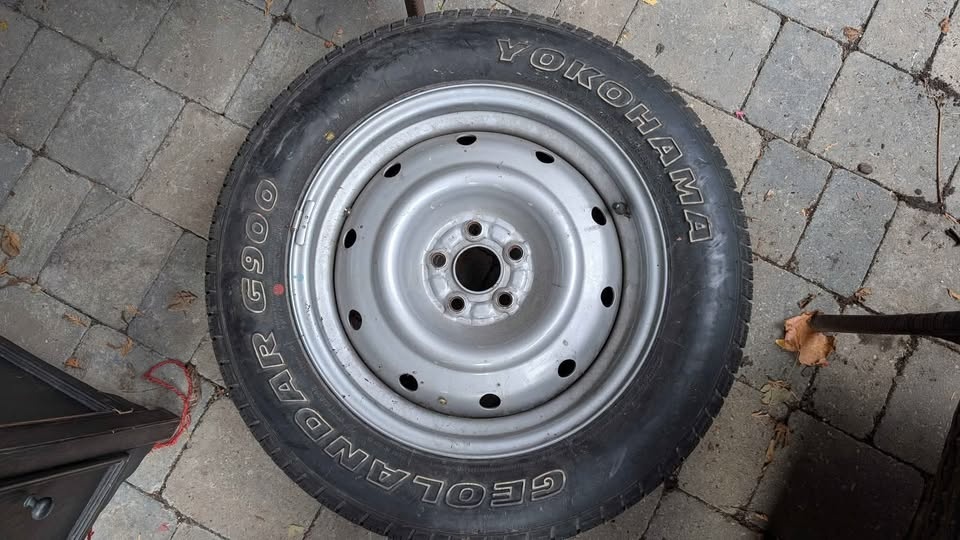 Tire Yokohama 215 60 16 - photo 2