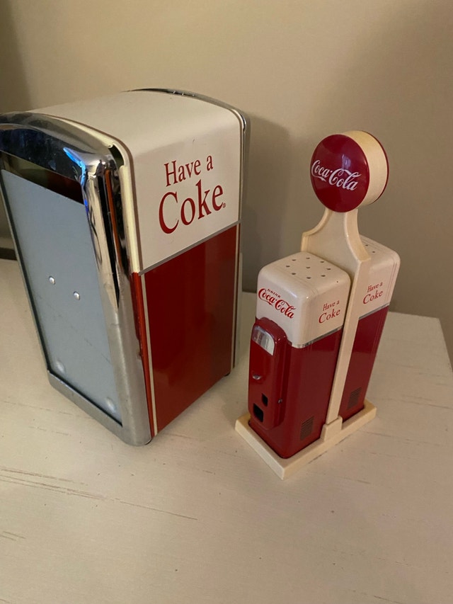 Coca Cola Napkin holder & Salt & Pepper Shaker - photo 2