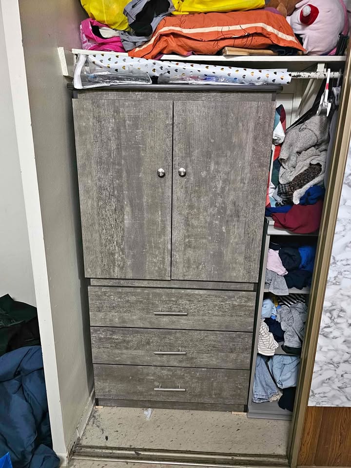 🥕 Chest table for bedroom storage (price negotiable)