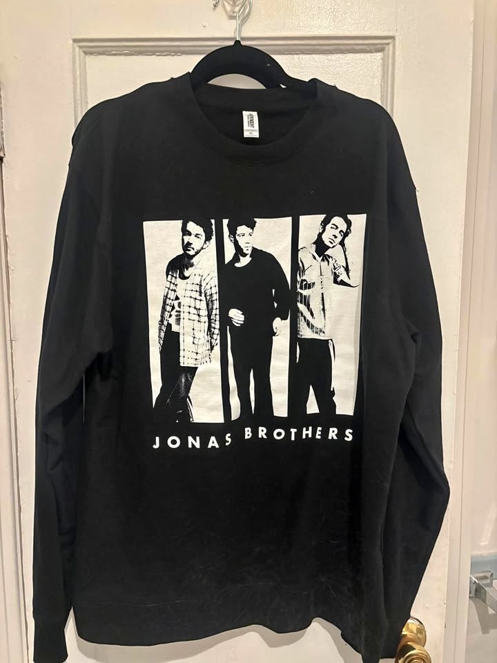 JONAS BROTHERS SWEATSHIRT