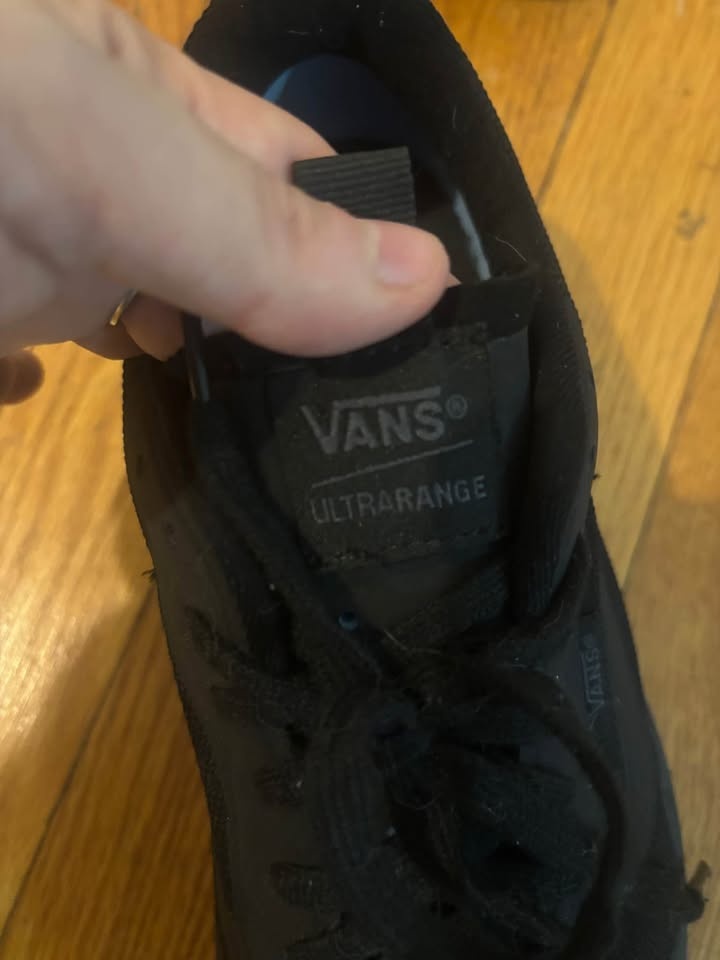 Vans Ultra Range Sneaker (SIZE WOMENS 9 or MENS 7) - photo 2