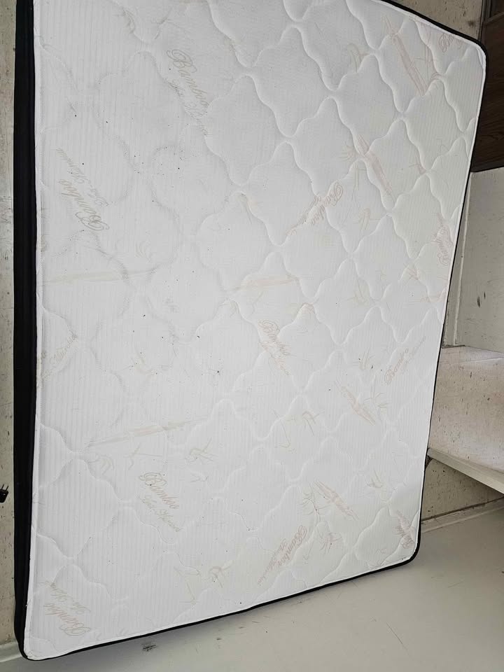 🥕 9.5-inch spring mattress.Used less than 4 months - photo 2