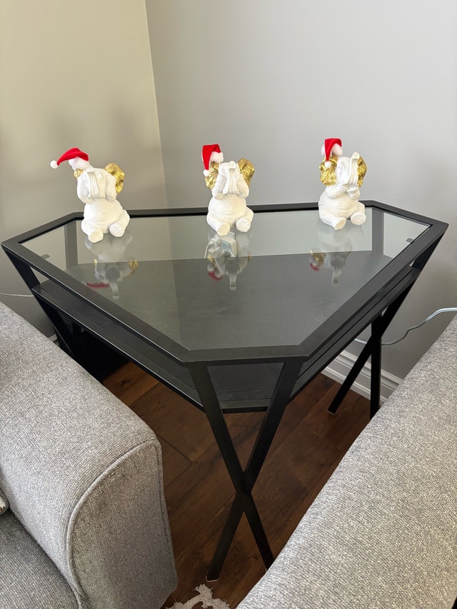 Corner Table