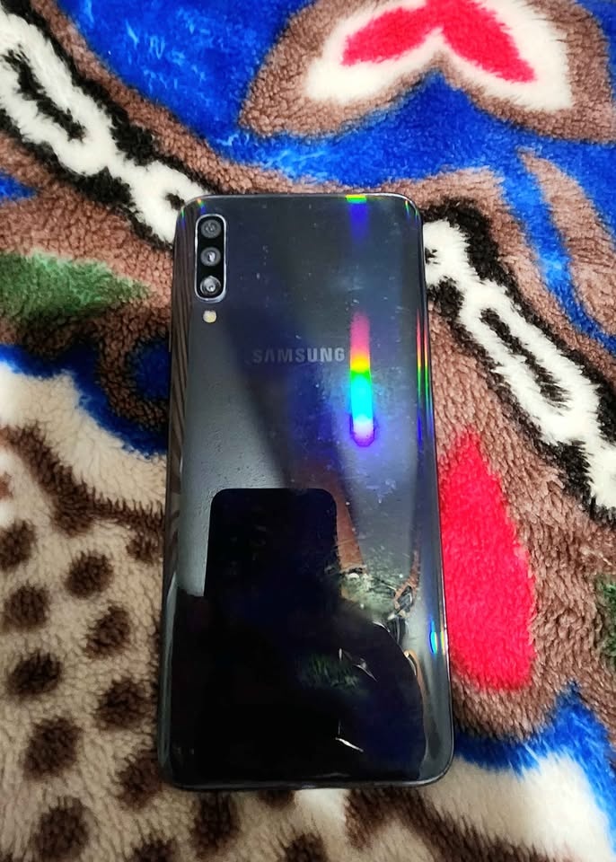 Samsung Galaxy A70 - photo 2