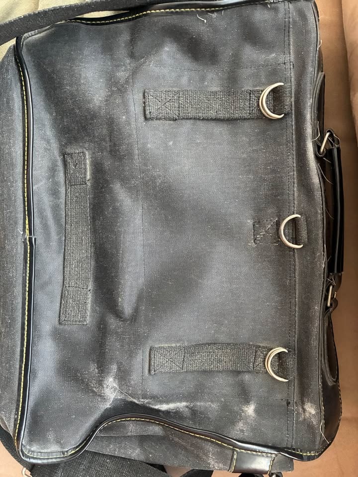 Dr. Martens Vintage Messenger Bag - photo 3