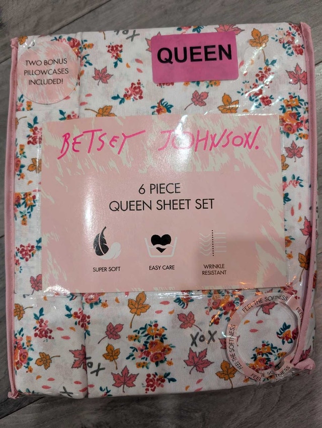 NEW Betsey Johnson 6 pc Queen Sheet Set