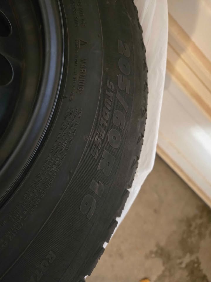 4 Michelin X- Ice Winter tires WITH rims - photo 4