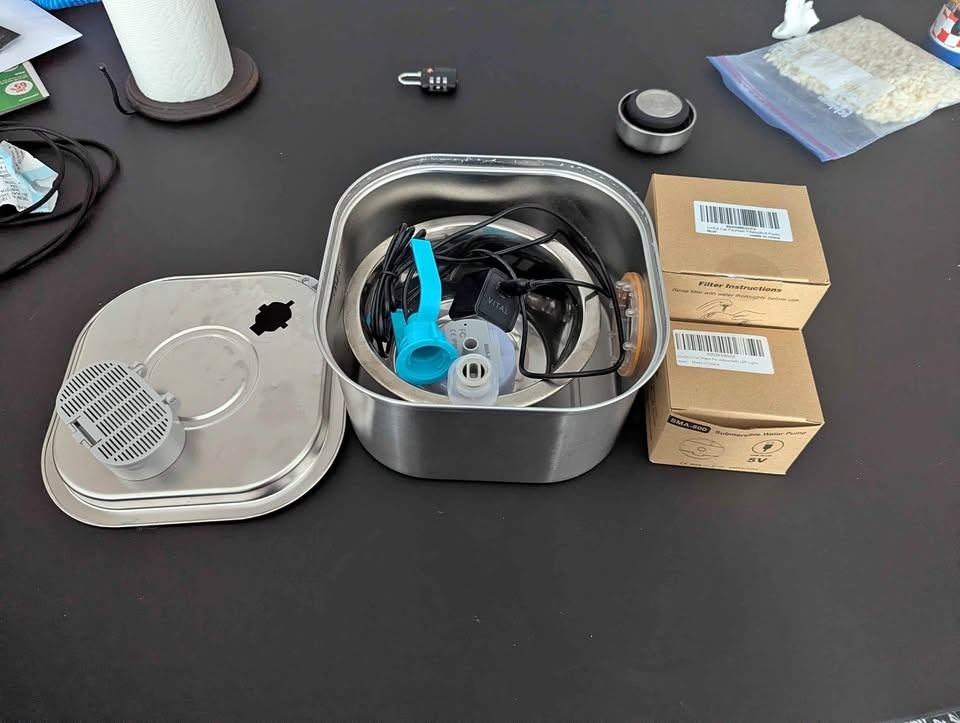 Stainless steel pet fountain with filters and extra motor