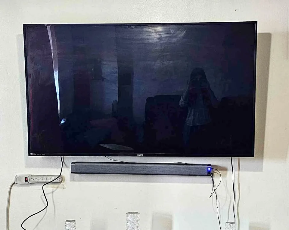 🥕 Sanyo Smart TV - wall mountable (price negotiable) thumbnail