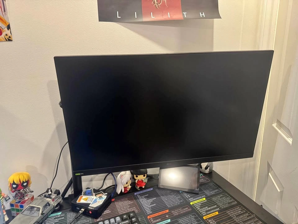 32 Inch Monitor LG (2K - 165hz) + Arm desk