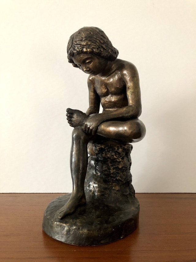Vintage Austin Production Sculpture Boy Extracting Thorn - photo 3