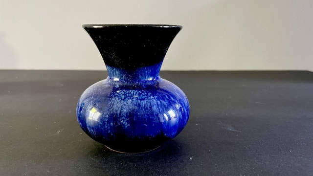 Vintage Blue Mountain Pottery small vase - photo 3