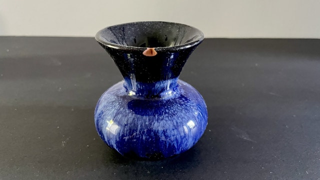 Vintage Blue Mountain Pottery small vase - photo 4