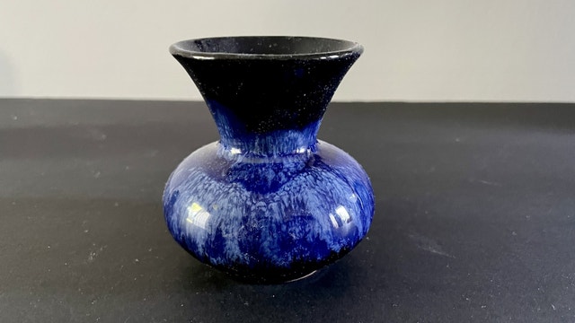 Vintage Blue Mountain Pottery small vase - photo 5