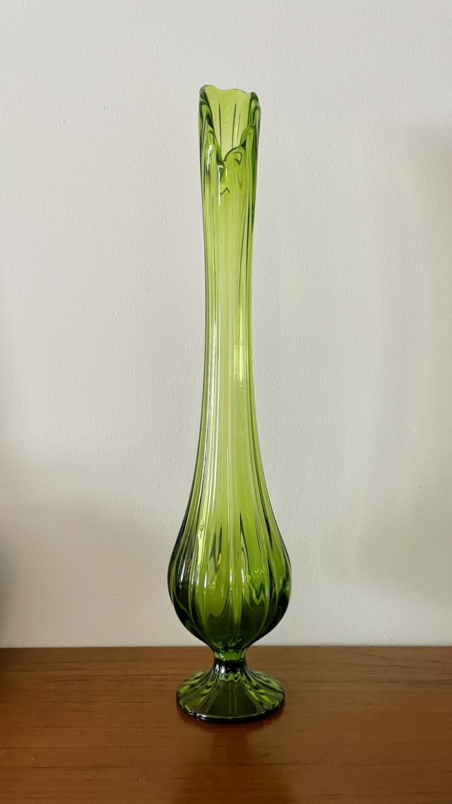 Vintage LE Smith Art Glass Swung Bud Vase