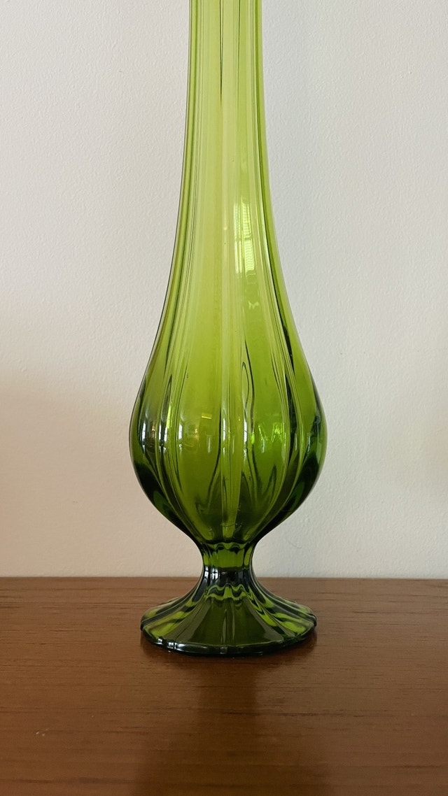 Vintage LE Smith Art Glass Swung Bud Vase - photo 2