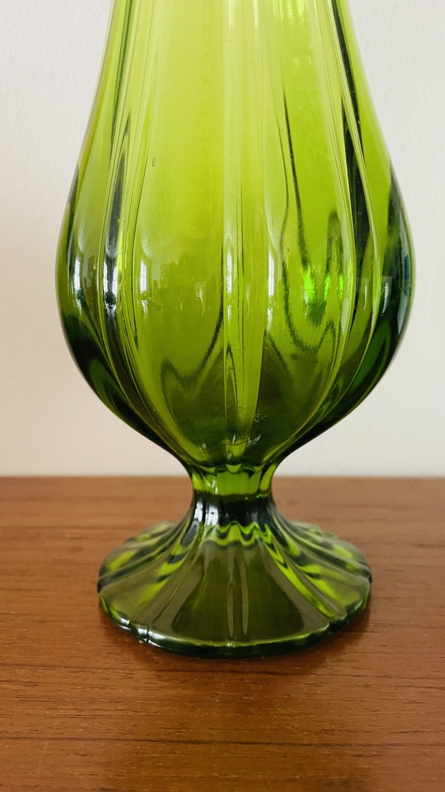 Vintage LE Smith Art Glass Swung Bud Vase - photo 3