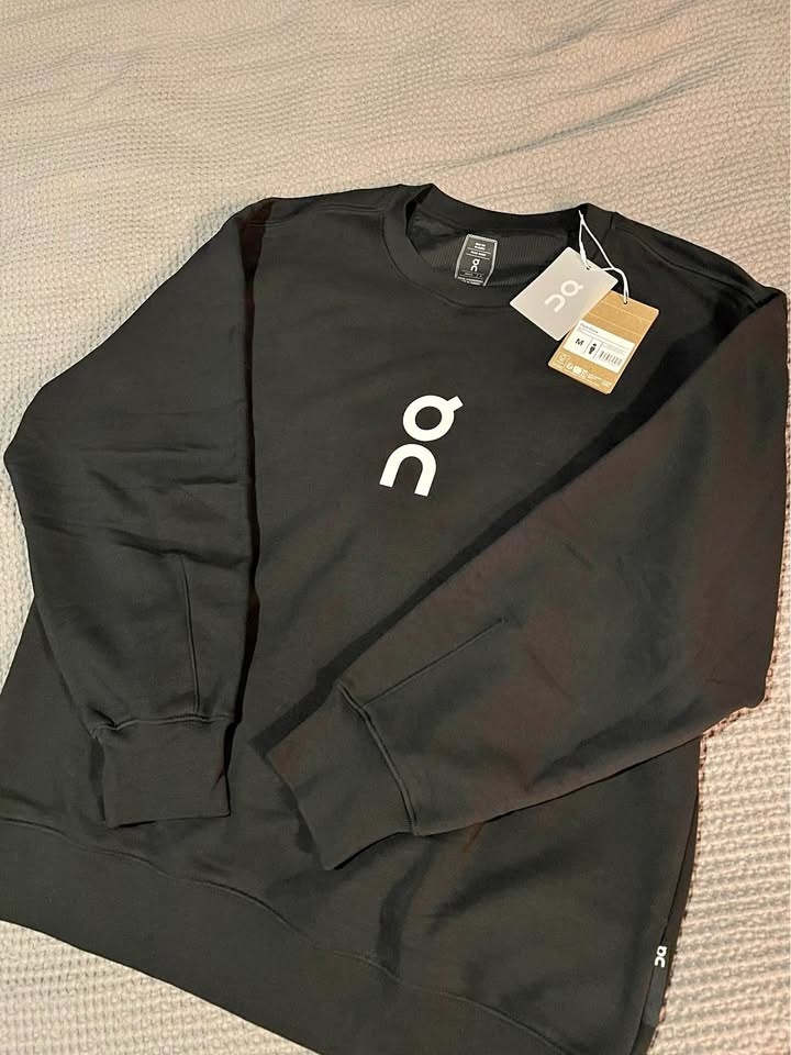 ON “Club Crew” size Medium