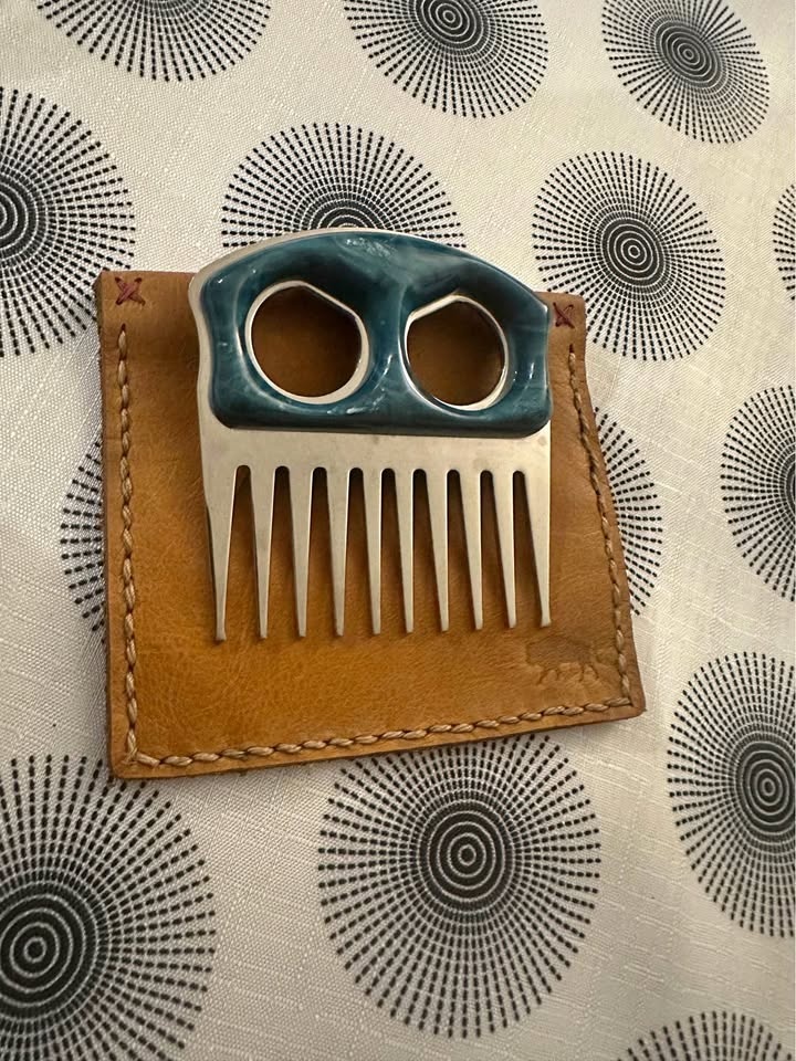 Beard pick