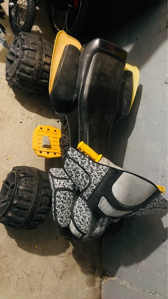 🚨	Moving Sale – Everything Must Go! - photo 3