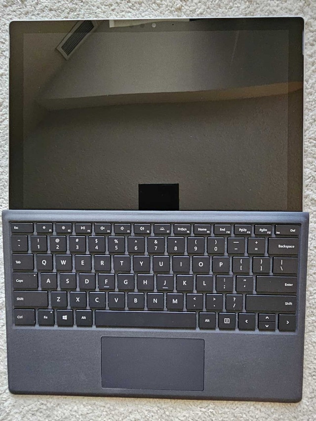 Microsoft Surface Pro 5 + Keyboard