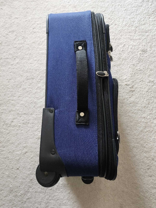 Skyway 22" Carry-on Luggage - Navy Blue - photo 3