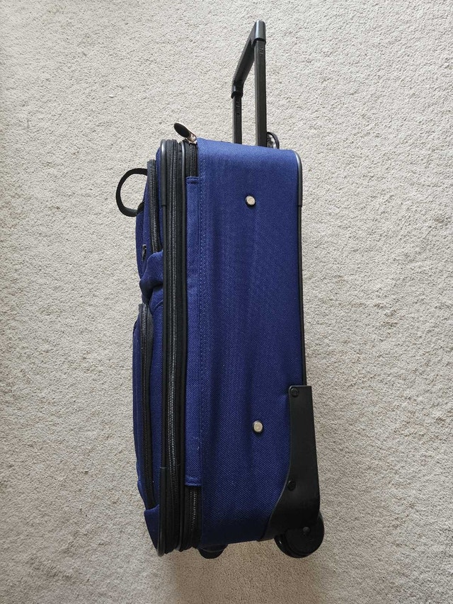 Skyway 22" Carry-on Luggage - Navy Blue - photo 4