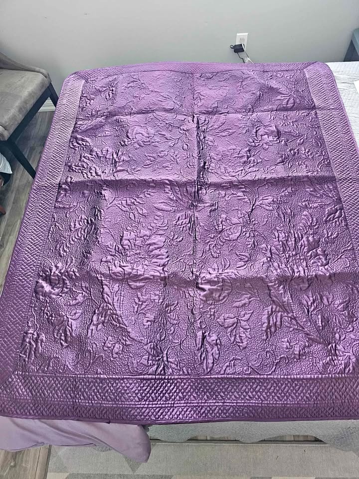 Purple quilted satin throw blanket 4' x 5' Like New