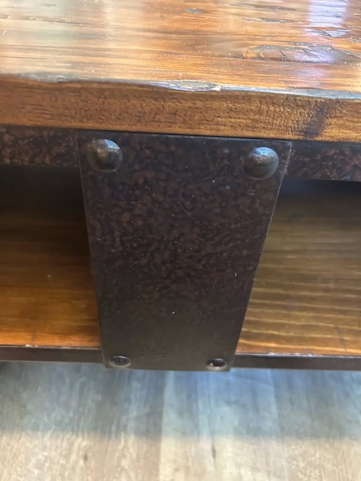 coffee table barn industrial vintage look - photo 3