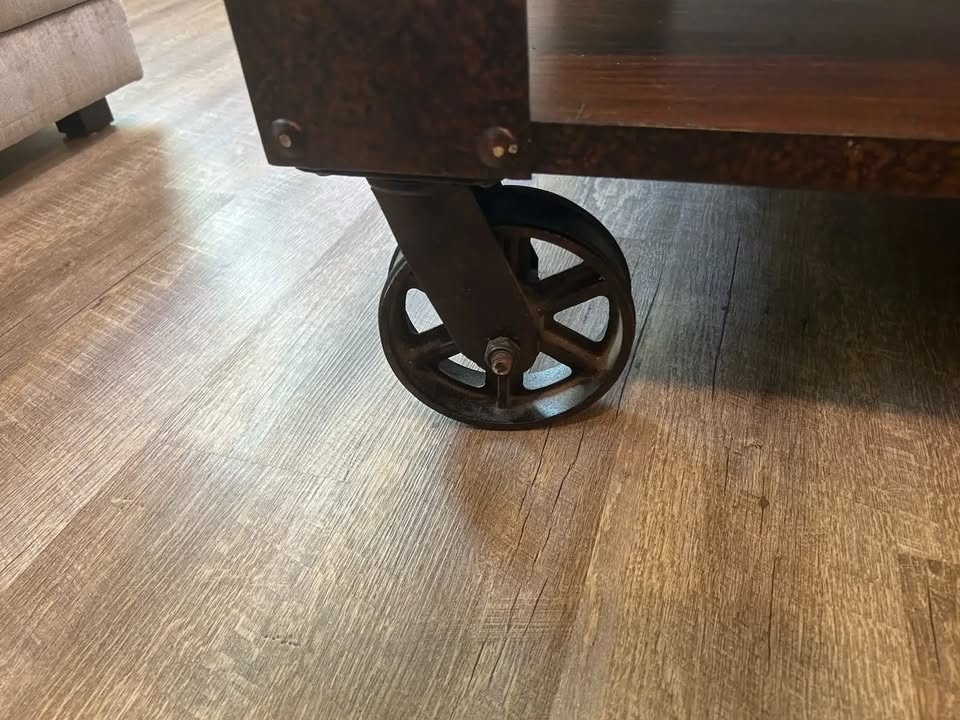 coffee table barn industrial vintage look - photo 4