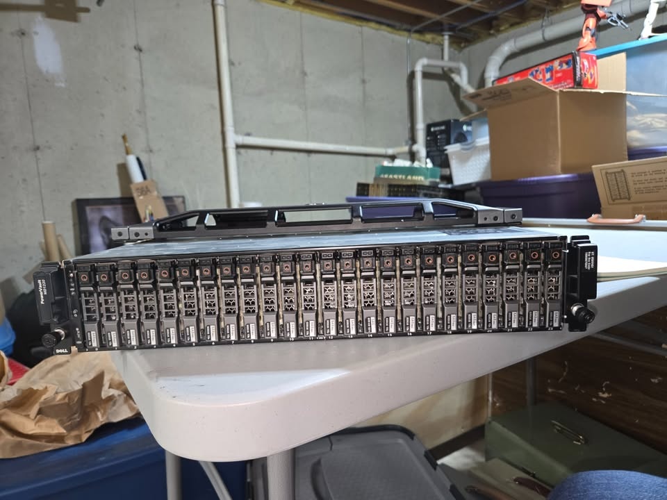 Dell Power Vault MD1220, 24x600GB SAS, Dual Power